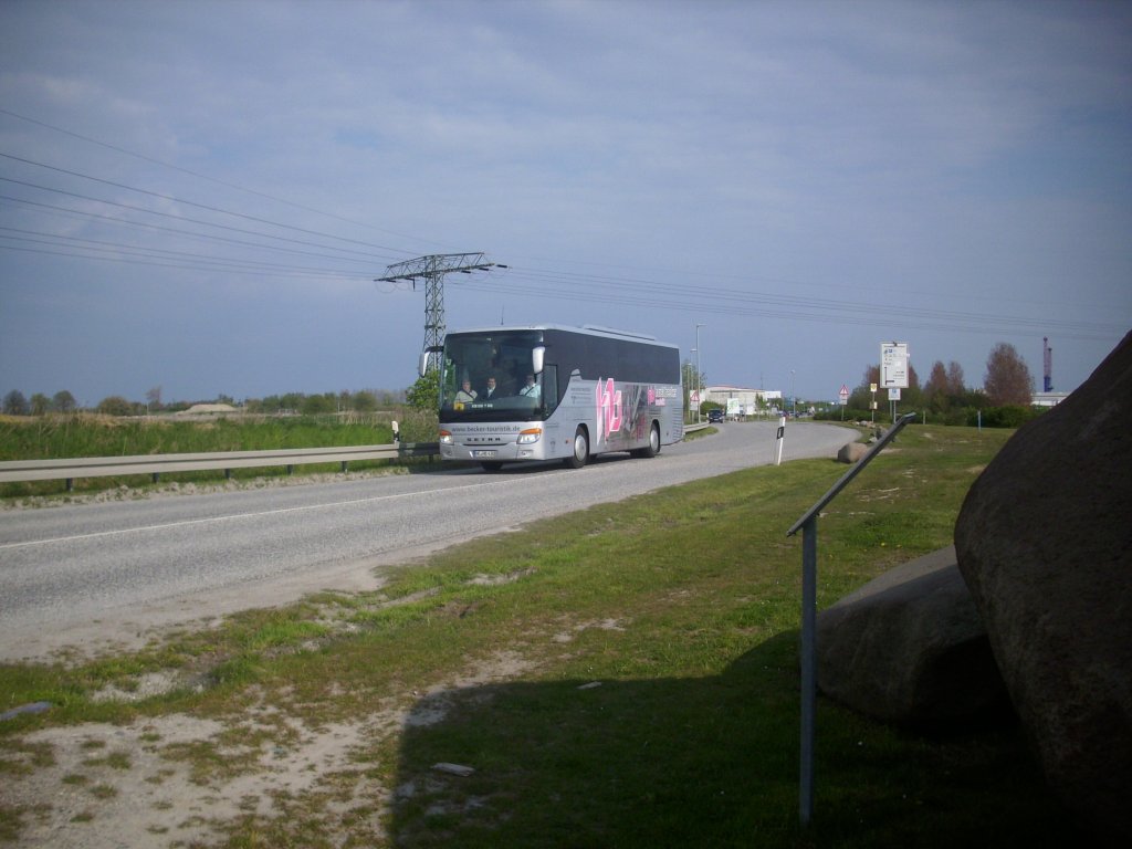 Setra 415 GT-HD von Becker-Touristik aus Deutschland in Sassnitz am F�hrhafen.
