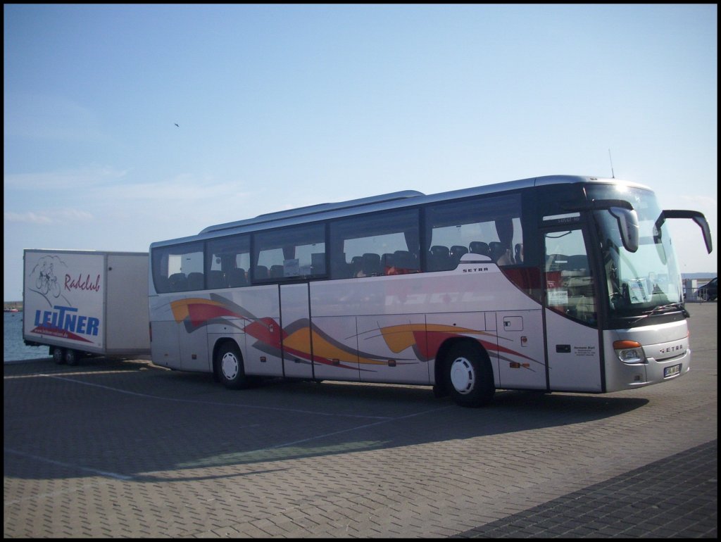 Setra 415 GT-HD von Hermann Bierl aus Deutschland mit H�nger im Stadthafen Sasnitz. 
