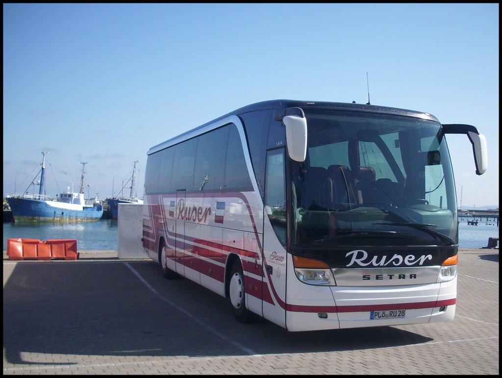 Setra 415 HD Ruser aus Deutschland im Stadthafen Sassnitz.

