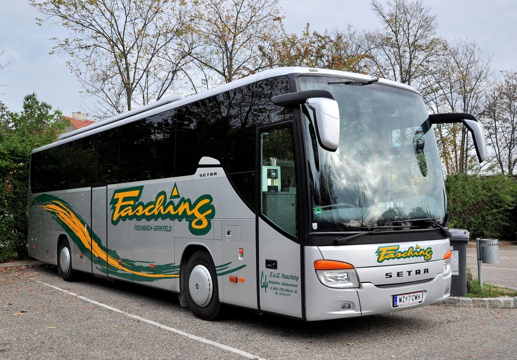 SETRA S 415 GT-HD vom Reiseb�ro FASCHING aus �sterreich am 9.10.2012 in Krems an der Donau.