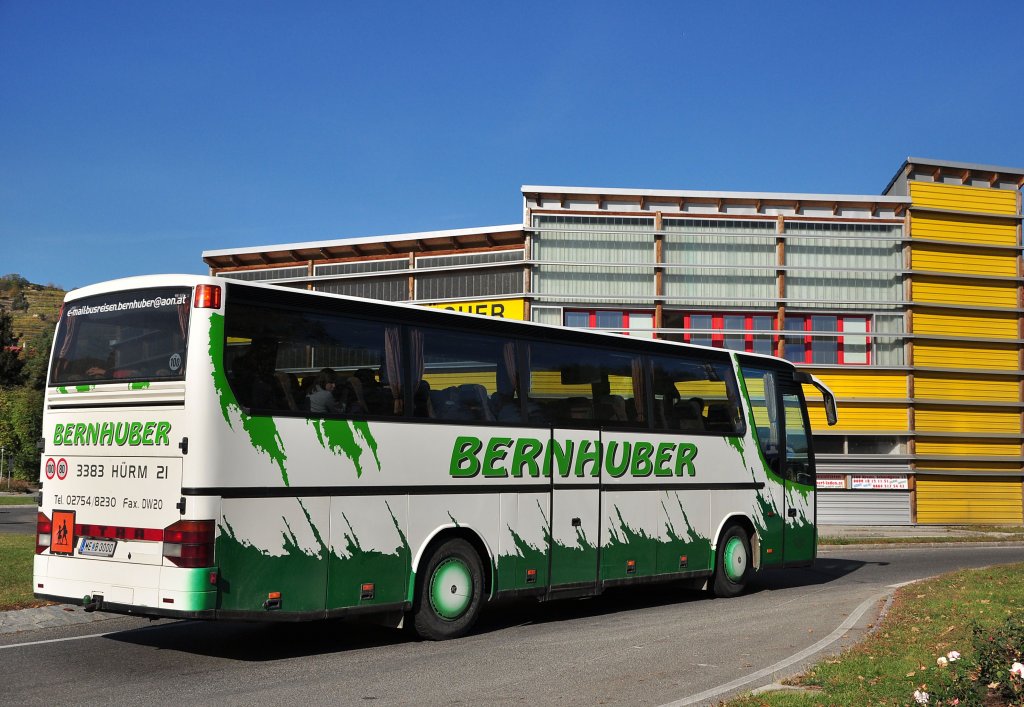 SETRA S300er-Serie von BERNHUBER Reisen aus Nieder�sterreich im Oktober 2012 in Krems gesehen.