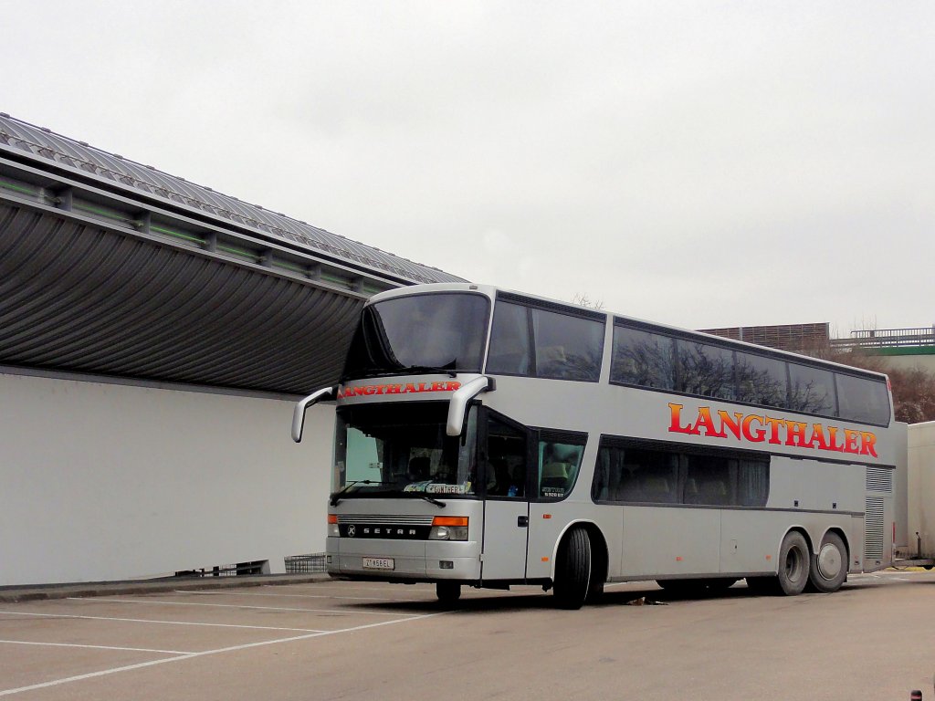 SETRA S320 DT von LANGTHALER aus Nieder�sterreich im M�rz 2013 in Krems gesehen.