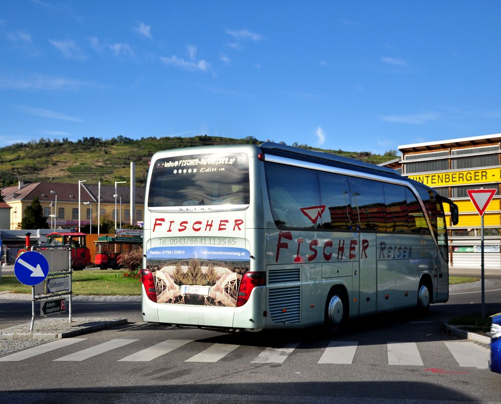 SETRA S411 HD von FISCHER Reisen aus Ober�sterreich am 5.10.2012 in Krems an der Donau.