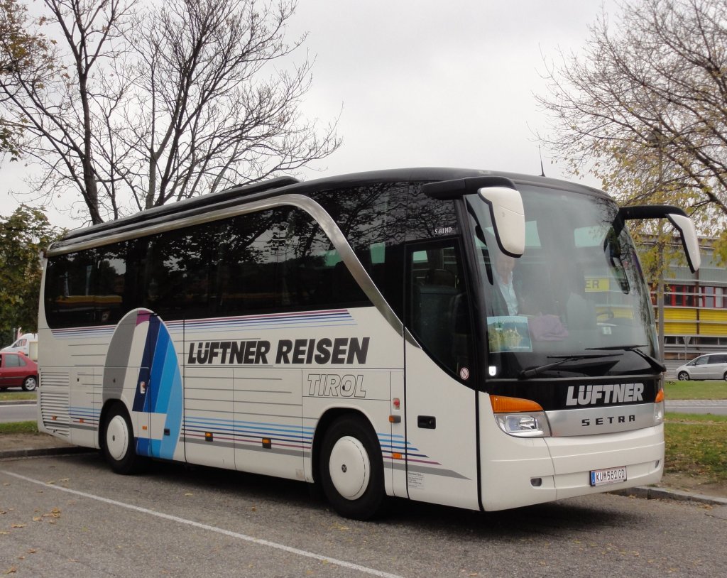 SETRA S411 HD von L�FTNER Reisen aus Tirol im Oktober 2012 in Krems gesehen.