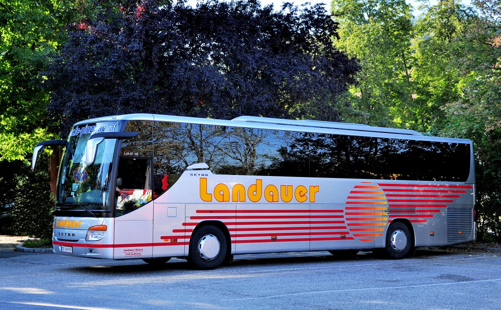 SETRA S415 GT-HD von LANDAUER REISEN aus �sterreich im September 2012 in Krems gesehen.