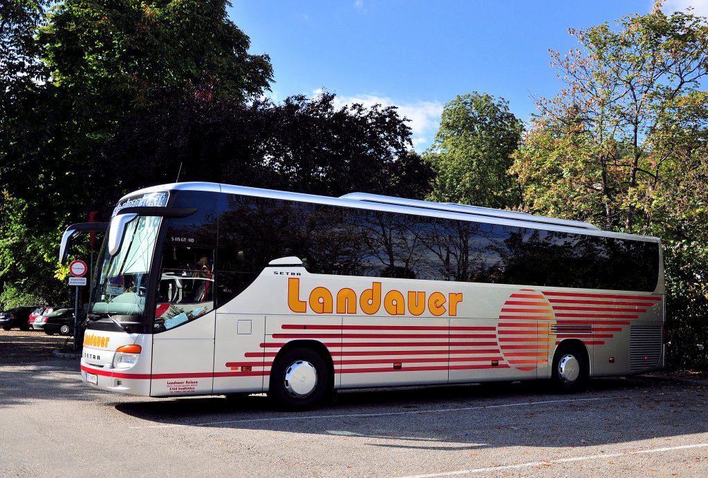 SETRA S415 GT-HD von LANDAUER Reisen aus �sterreich am 28.9.2012 in Krems.