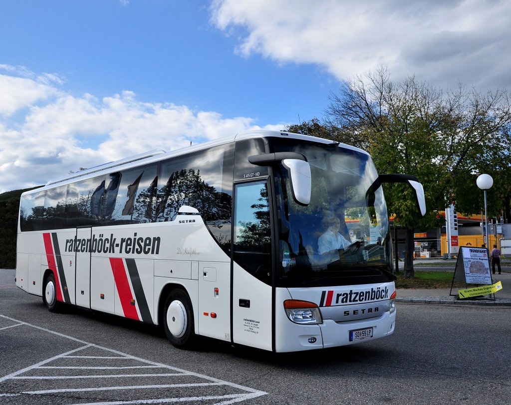 SETRA S415 GT-HD von RATZENB�CK Reisen aus �sterreich im September 2012 in Krems an der Donau unterwegs.