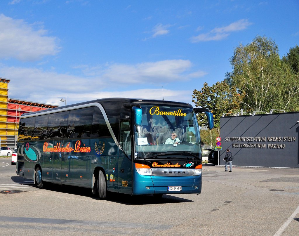 SETRA S415 HD von BAUM�LLER Reisen am 28.9.2012 in Krems an der Donau gesehen.