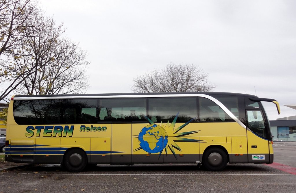 SETRA S415 HD von STERN REISEN aus Ober�sterreich am 2.11.2012 in Krems an der Donau.