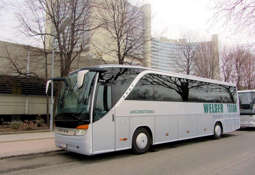 SETRA S415 HD von WELSER Reisen aus Traun/Ober�sterreich im April 2013 in Wien.