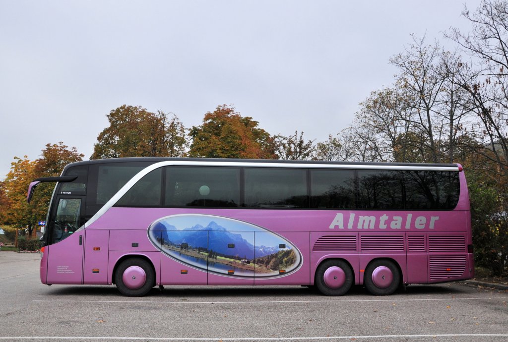 SETRA S415 HDH von Erich ECKMAIR aus Ober�sterreich am 20.Oktober 2012 in Krems gesehen.