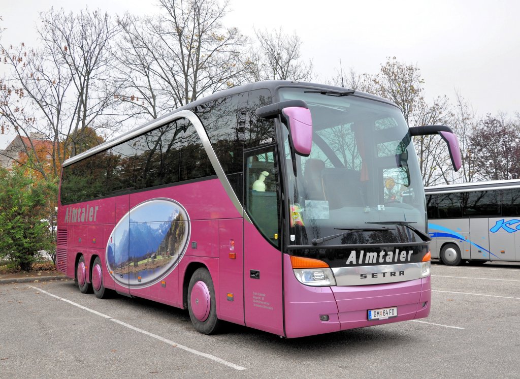 SETRA S415 HDH von Erich ECKMAIR aus Ober�sterreich am 20.Oktober 2012 in Krems gesehen.