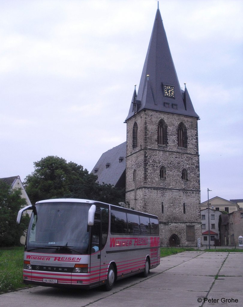 Setra von Wimmer Reisen aus Kuchl (�sterreich), fotografiert auf dem Parkplatz vor der Marienkirche in Bernburg am 22.07.2012 