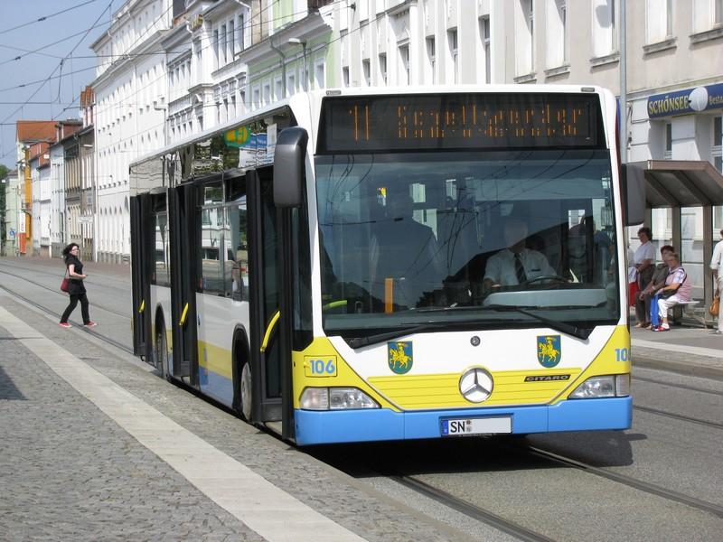Stadtlinienomnibus MB  CITARO , Nr. 106 der Nahverkehr Schwerin (NVS), aufgenommen in der Wismarsche Stra�e, Schwerin [15.08.2009]