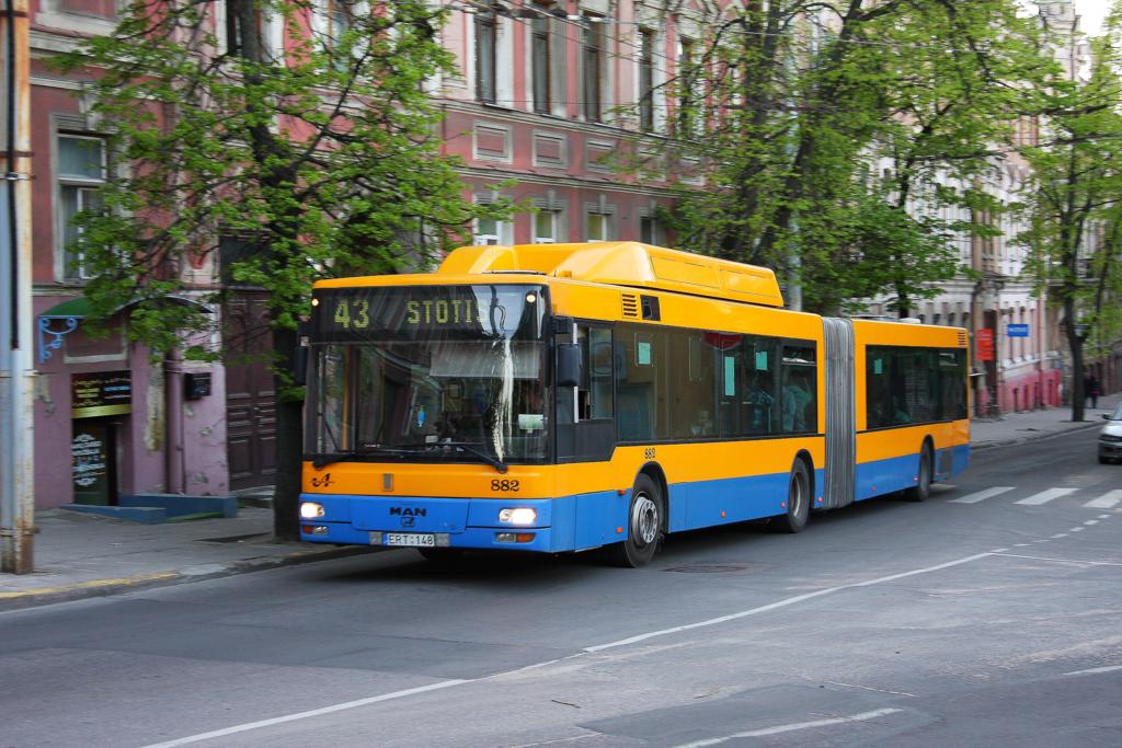 Vilnius (Lettland) 2.5.2012
Moderner MAN Gliederbus auf der Linie 41.