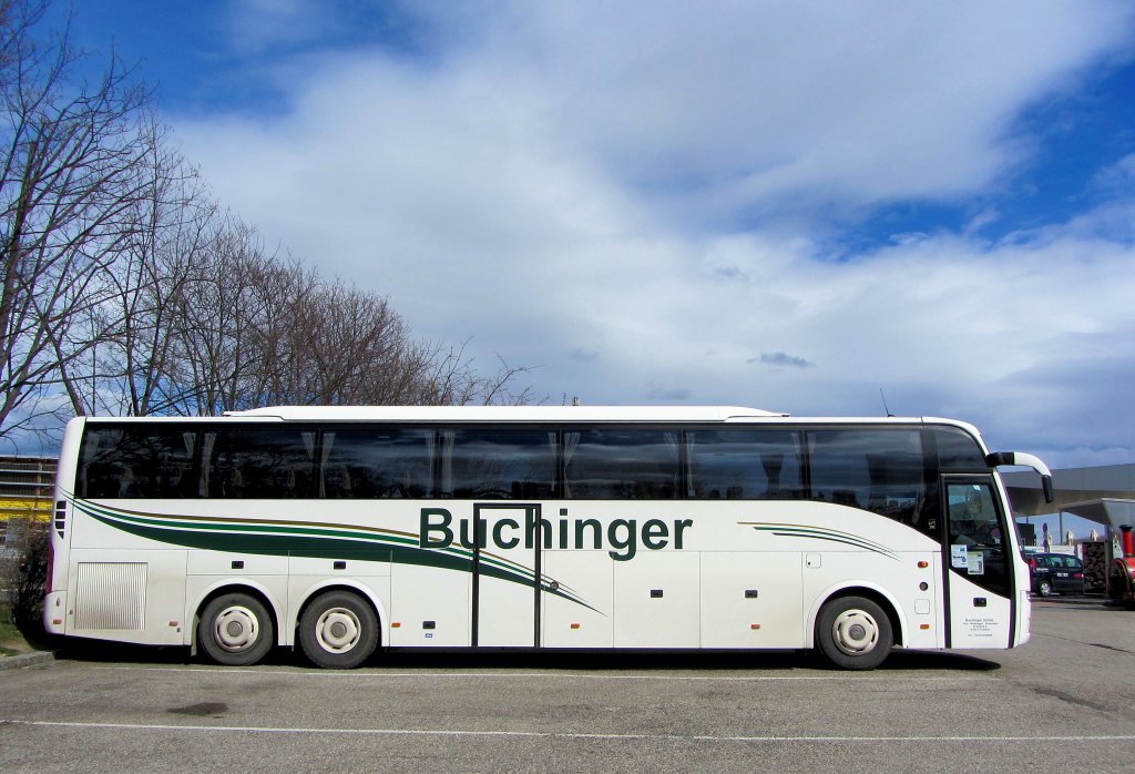 VOLVO 9700 Reisebus von BUCHINGER Reisen aus Ober�sterreich am 10.4.2013 in Krems an der Donau gesehen.