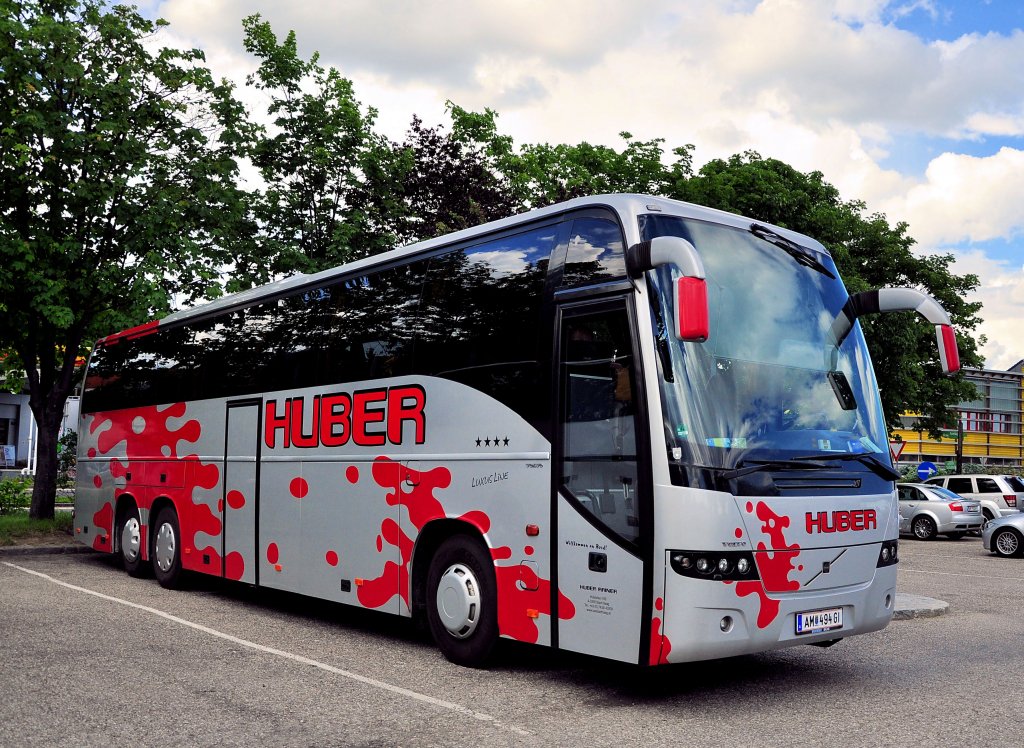 VOLVO 9700 Reisebus von HUBER Reisen aus Nieder�sterreich im Mai in Krems gesehen.