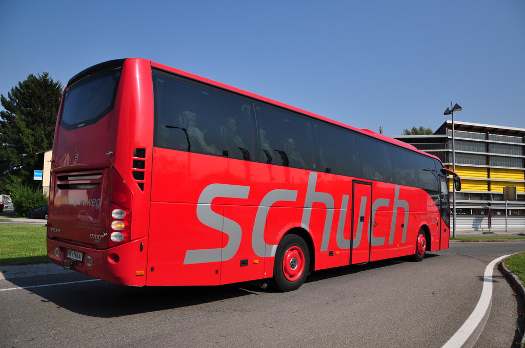 Volvo 9700 von Schuch Reisen aus �sterreich in Krems.