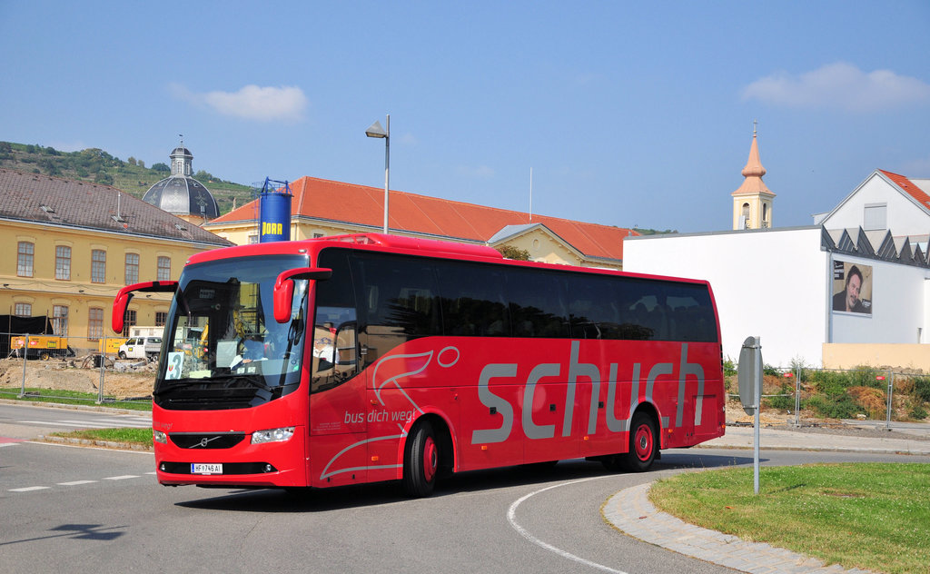 Volvo 9700 von Schuch Reisen aus �sterreich in Krems.