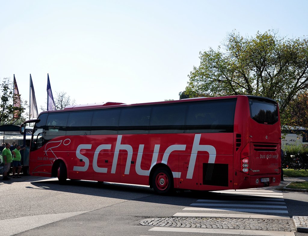Volvo 9700 von Schuch Reisen aus �sterreich in Krems.