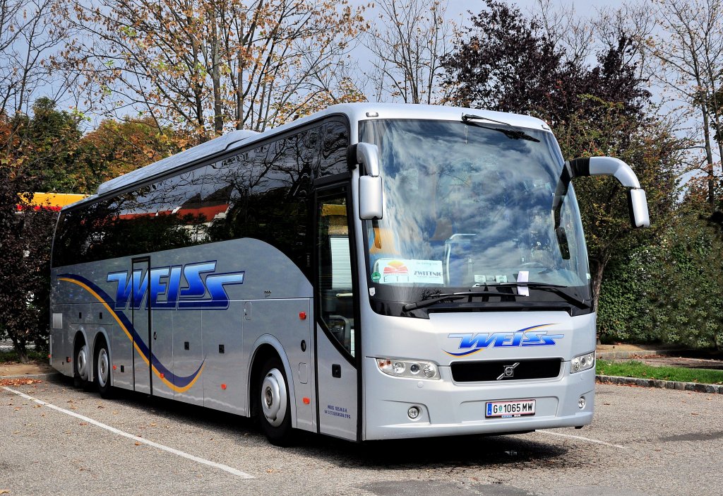 VOLVO 9700 von WEISS Reisen aus der Steiermark/�sterreich im September 2012 in Krems an der Donau.