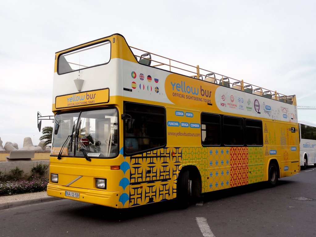 VOLVO Bus f�r City Sightseeing-tour`s in Funchal/Madeira,Mai 2013.