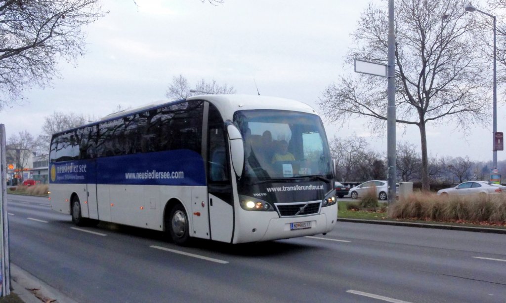 VOLVO Reisebus aus dem Burgenland/�sterreich am 30.12.2012 in Wien gesehen.