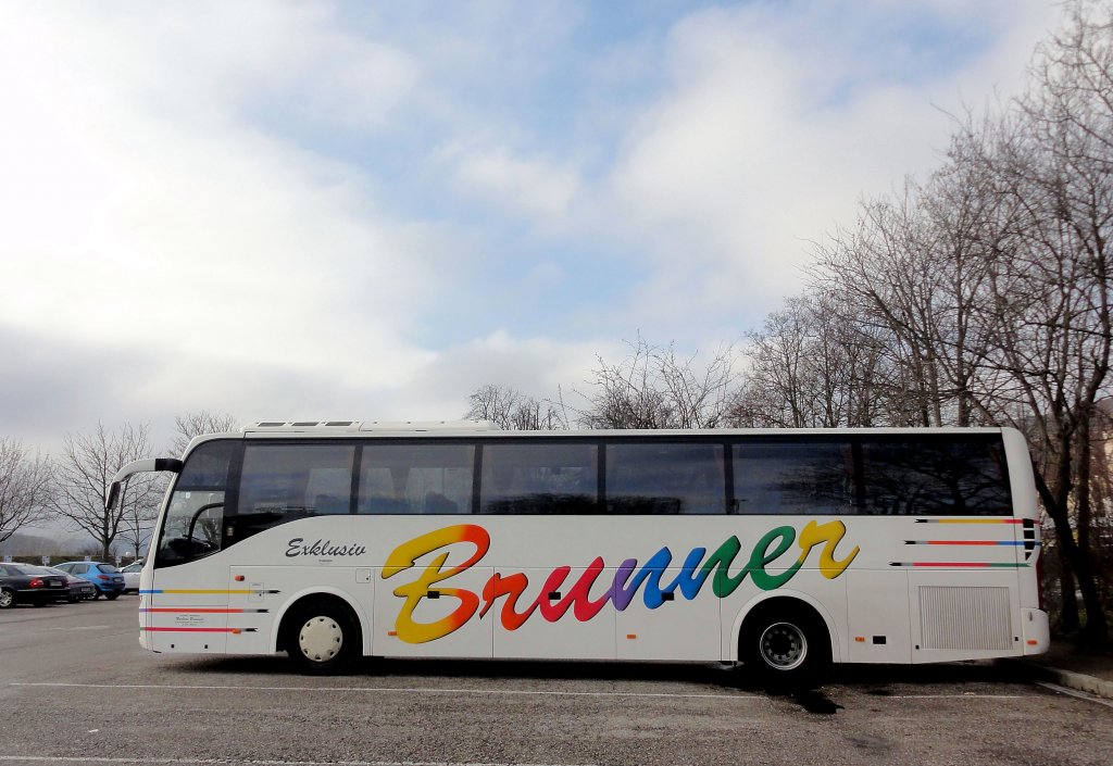 VOLVO Reisebus von BRUNNER Reisen aus Nieder�sterreich am 29.12.2012 in Krems an der Donau.