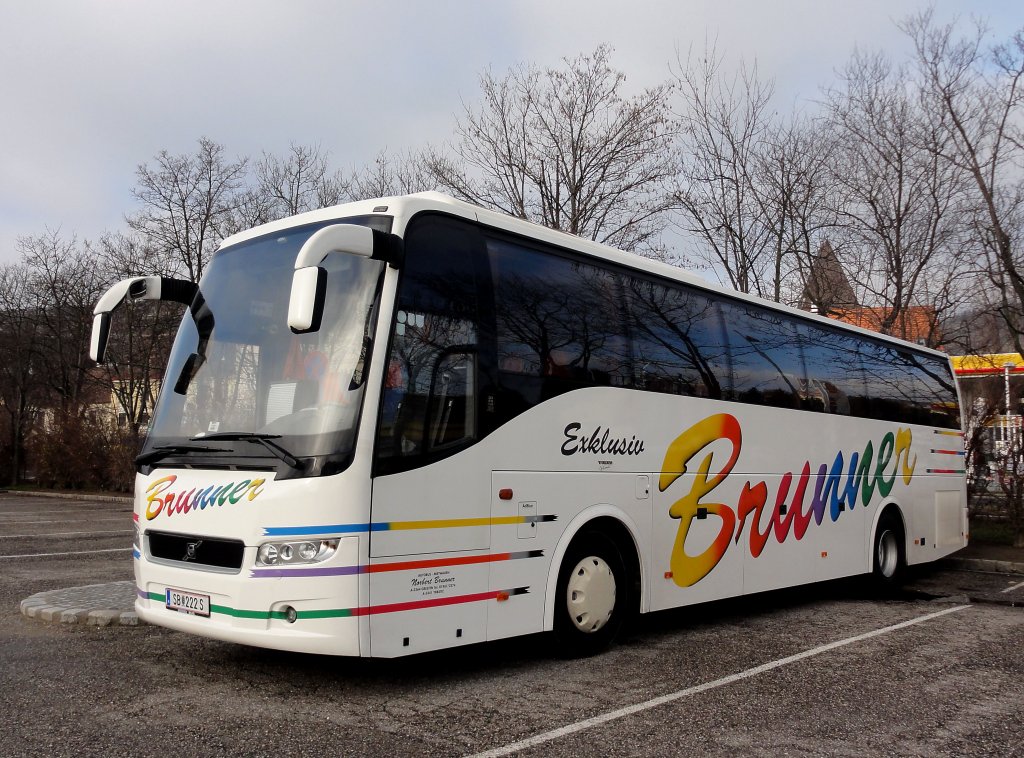 VOLVO Reisebus von BRUNNER Reisen aus Nieder�sterreich am 29.12.2012 in Krems an der Donau.