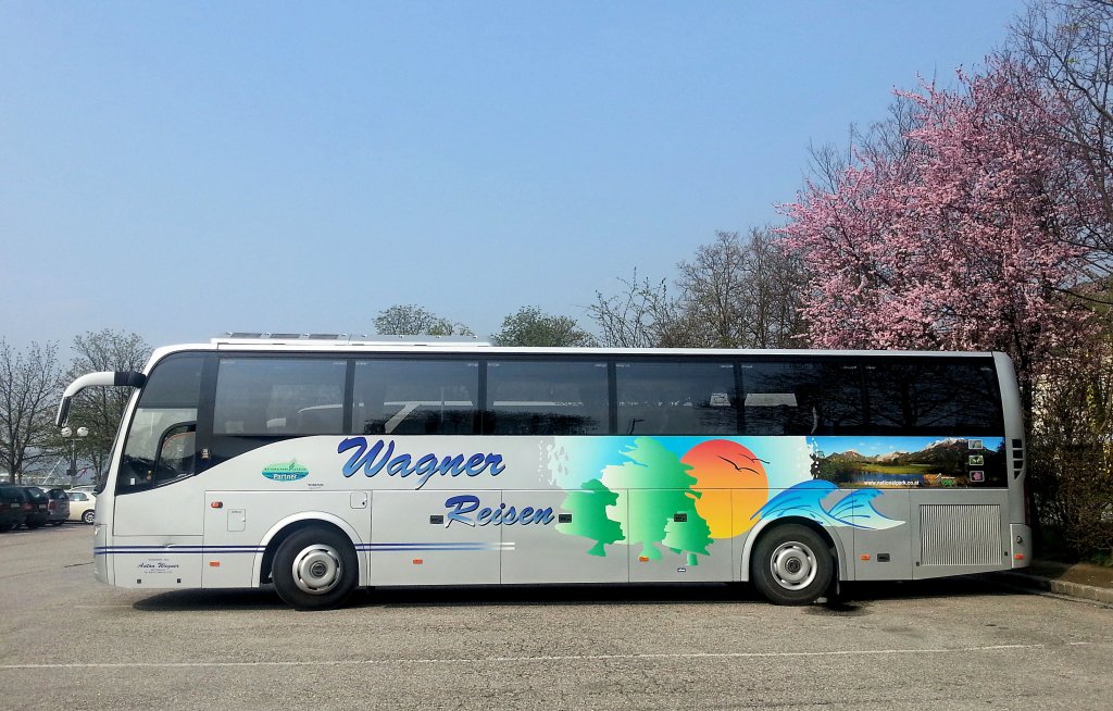 VOLVO Reisebus von WAGNER Reisen aus �sterreich am 21.4.2013 in Krems an der Donau.