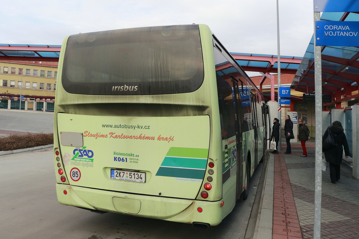 21. Februar 2019, Heckpartie eines Linienbus nach Franzensbad im Busbahnhof Cheb am Bahnhof Cheb 
der Karlovy Vary, Autobusy Karlovy Vary a.s.
