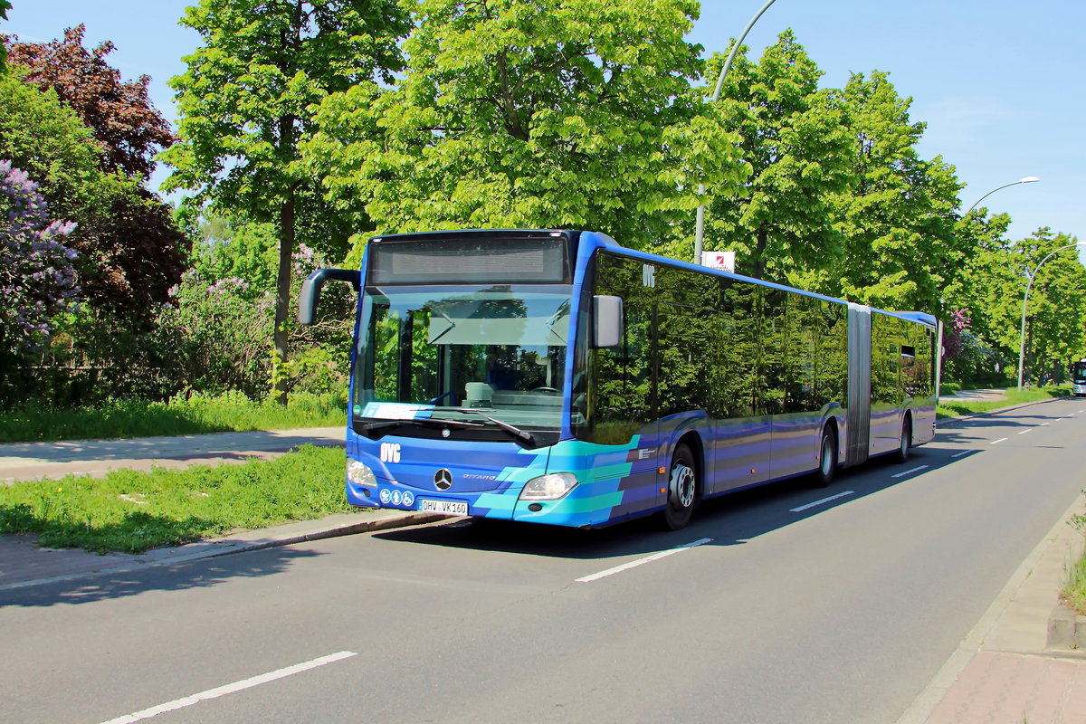 28. April 2018 steht am U Bahnhof Berlin Rudow der Mercedes Benz O 530 Citaro OHV-VK 160 der OVG aus Oranienburg f�r Shuttle Fahrten zur ILA 2018 bereit.