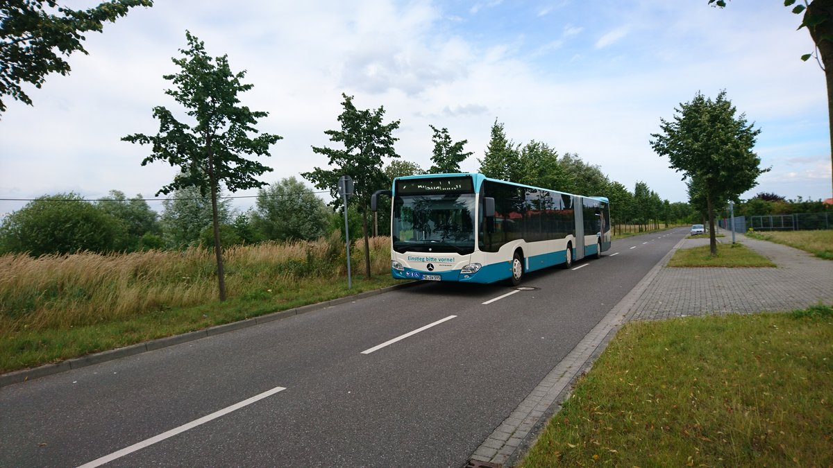 ....am Endhaltepunkt der Linie 2 der neuste Citaro der Stadtwerke NB SW 595 und ab jetzt mit der wei�en Matrix-Anzeige  
