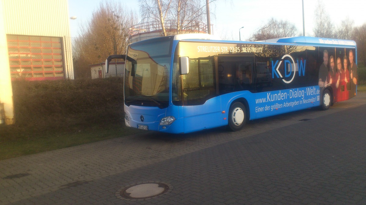 ....am Mercedes Autohaus in NB dieser Citaro Low Entry
.......auch in Neustrelitz werden jetzt die alten Citaro gegen diese hoch Modernen Busse ausgetauscht 