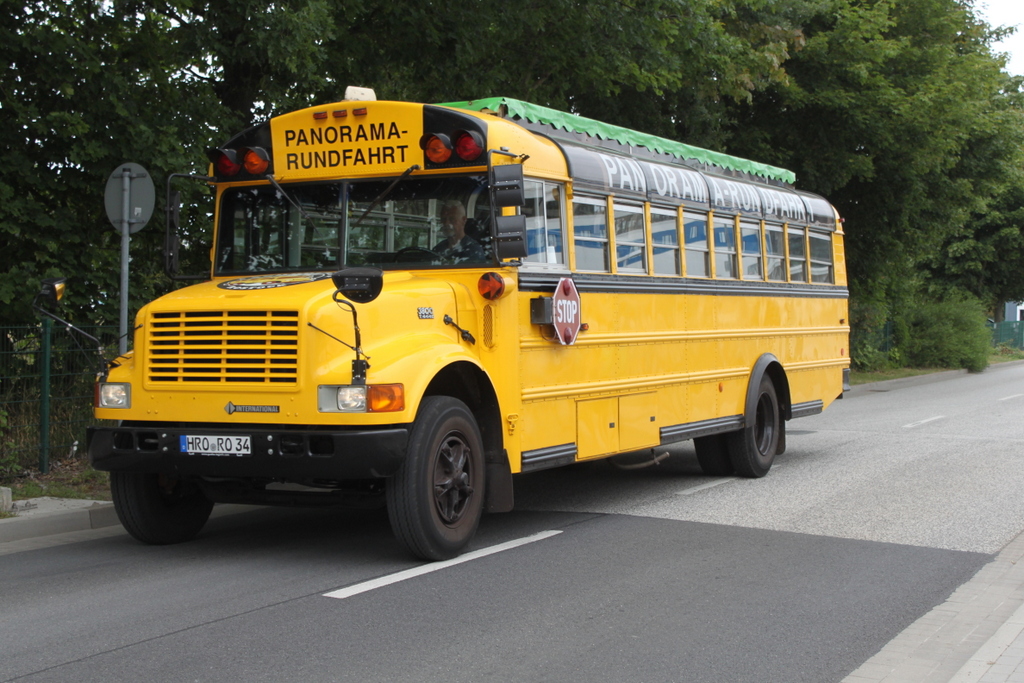 amerikanischer Schoolbus als Rostock City Tour am 14.07.2018 in Warnem�nde 