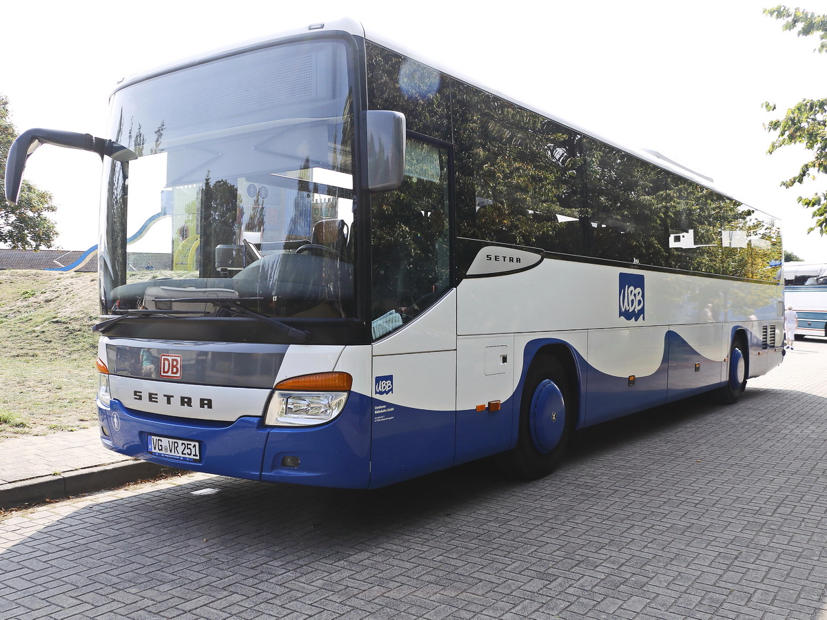 An der Endhaltestelle Karnin steht am 30. August 2019 ein S 415 der UBB.