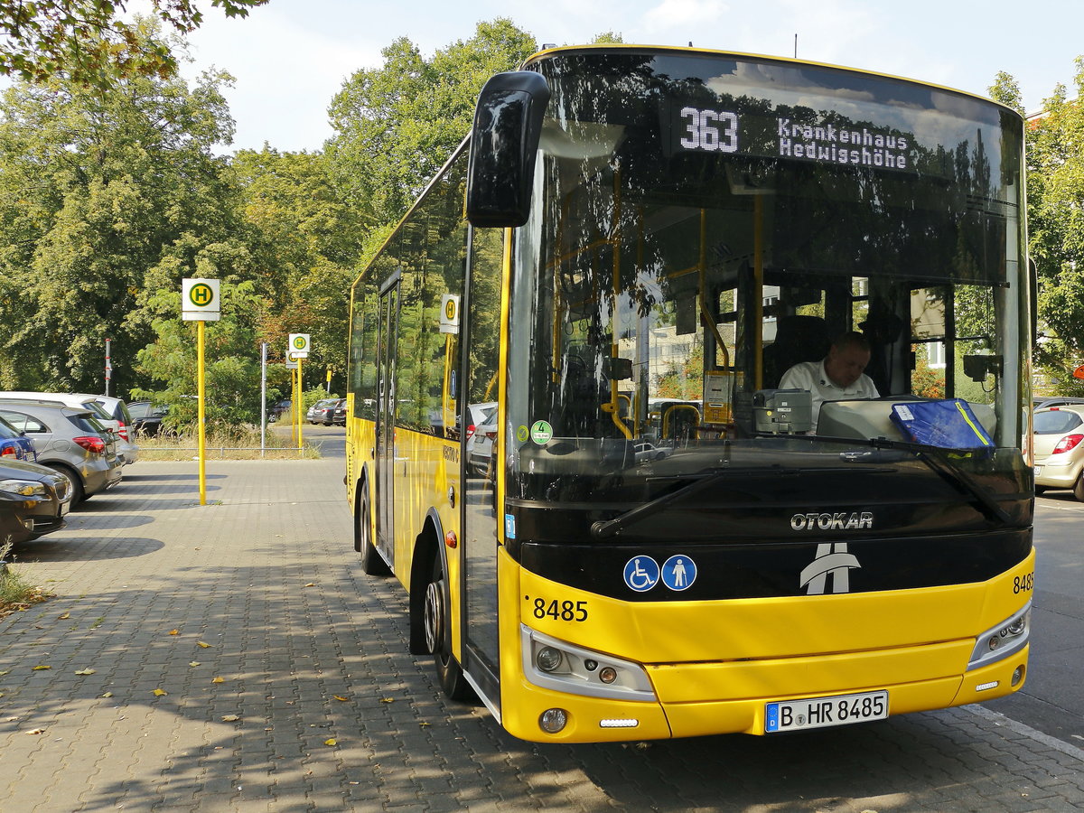 Berlin Gr�nau steht am 26. August 2019 ein Bus Otokar Vectio C an der Endhaltestelle.
