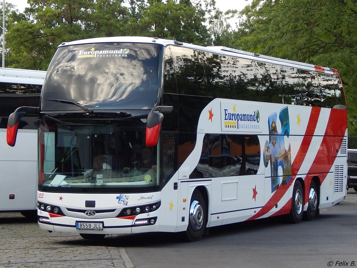 Beulas Jewel von Europamundo aus Spanien in Berlin. 
