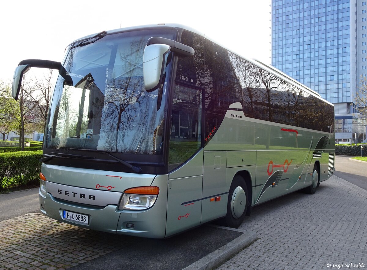 CEB International aus Frankfurt am Main | F-O 6888 | Setra 415 GT-HD | 15.04.2018 in Stuttgart