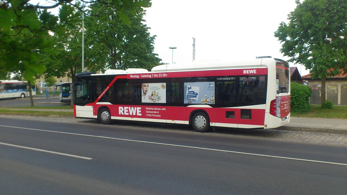.....den konnte ich auch von der linken fahrzeugseite fotografieren da die Fahrg�ste noch ausstiegen 