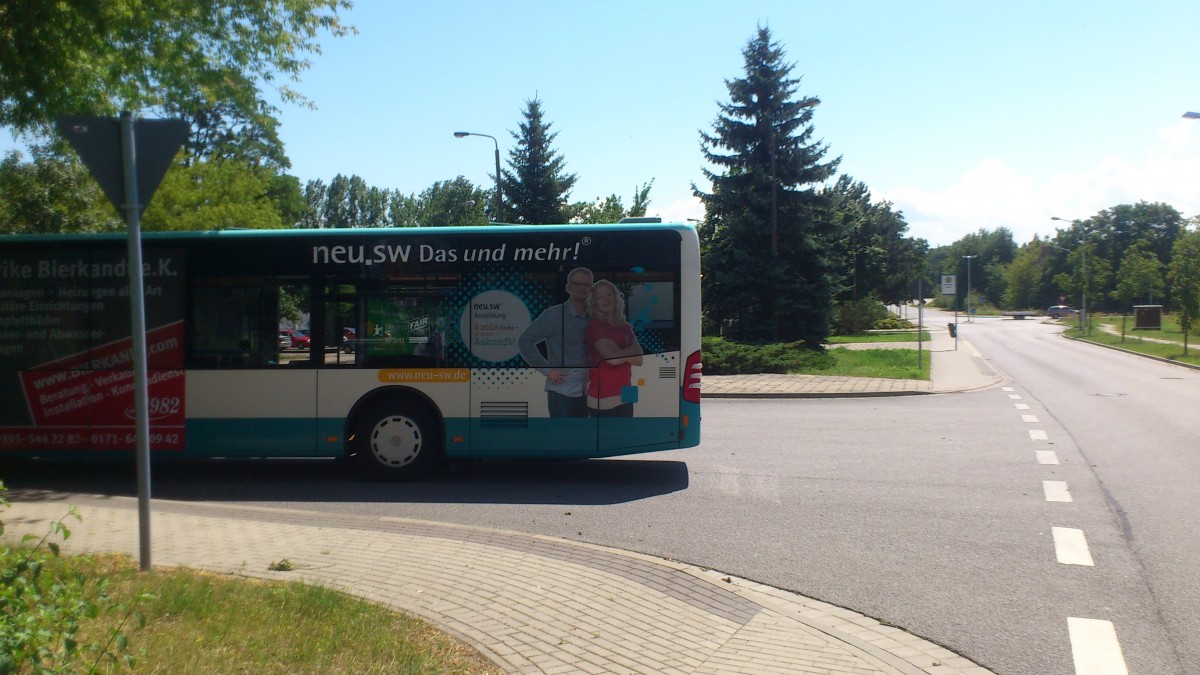 der Citaro 2 der Stadtwerke NB SW 542.....und auch mal die kleine version die in der stadt unterwegs ist citaro facelift....mit der werbung der firma bierkandt vom ersten tag an auf diesen bus zusehen seit er durch die stadt f�hrt