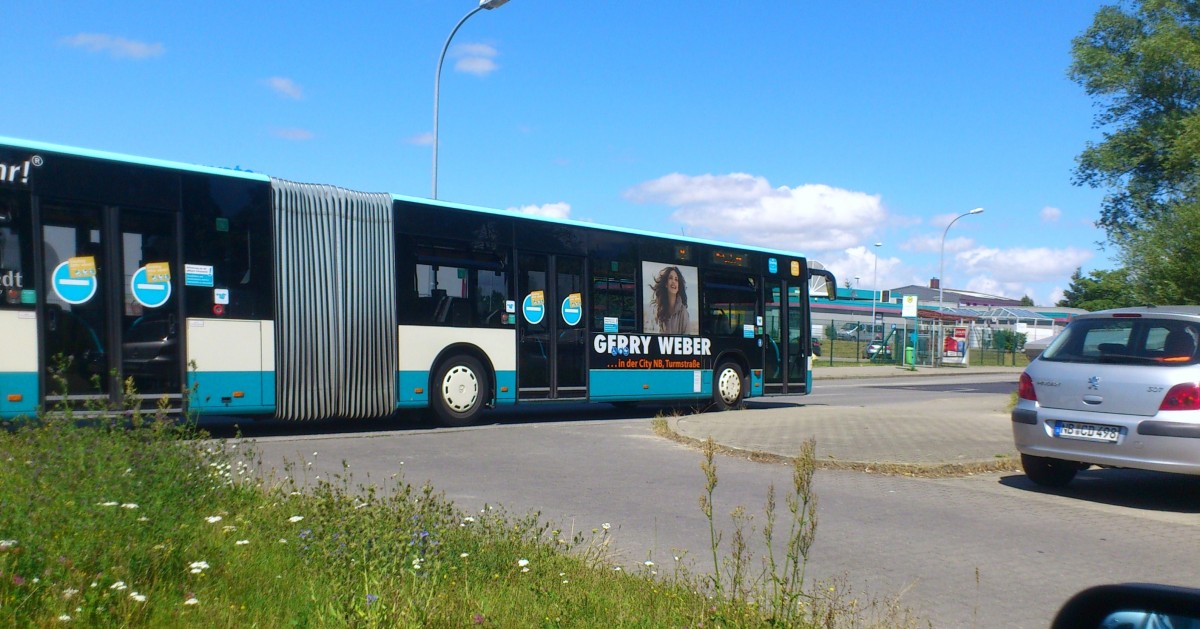 Der Citaro  der Stadtwerke NB SW 586....und auf diesen citaro wird werbung für gerry weber gemacht der in vielen städten läden betreibt
...hier auf der linie 9 auf dem datzeberg zum endhaltepunkt