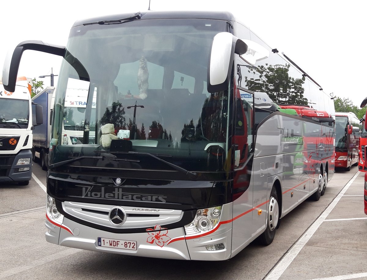 Der neue MB-Tourismo in Sindelfingen an der Rastst�tte Sindelfinger-Wald A8 Richtung M�nchen macht Pause
