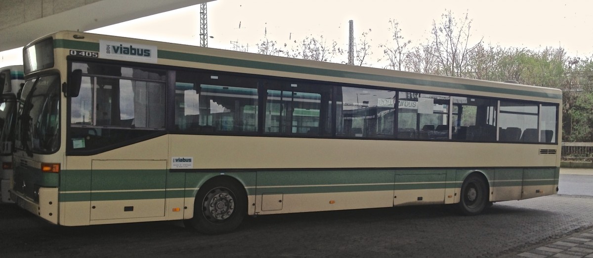 Diesen Mercedes-Benz O 405 habe ich am 22.03.2014 am Hauptbahnhof Ludwigshafen aufgenommen. Er geh�rt dem Busunternehmen Viabus.