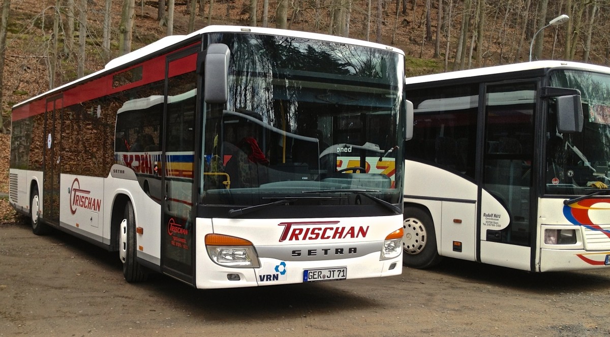 Dieser Setra S415 NF von Trischan Reisen war am 23.02.2014 w�hrend eines Bundesligaspiels des 1.FC Kaiserslautern auf einem Parkplatz abgestellt.