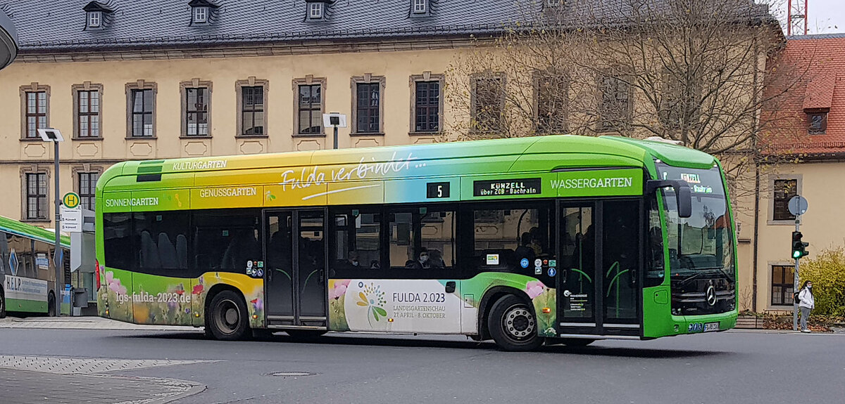 eCitaro startet am Fuldaer Stadtschlo� zur n�chsten Tour