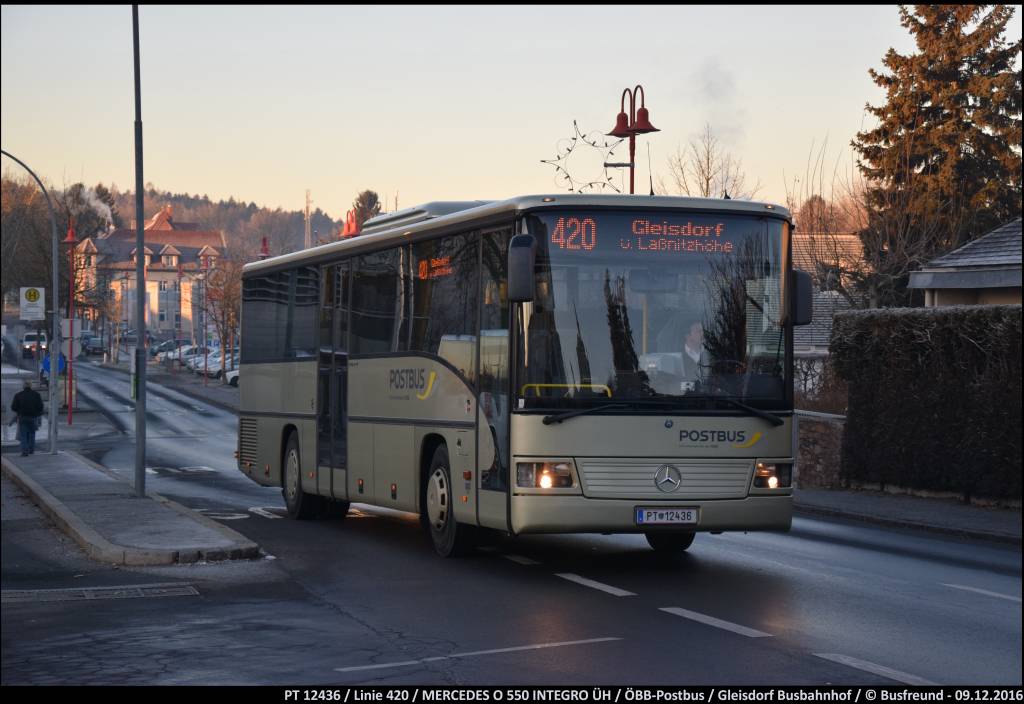 Ein MERCEDES O 550 INTEGRO �H auf der Linie 420 in Gleisdorf.