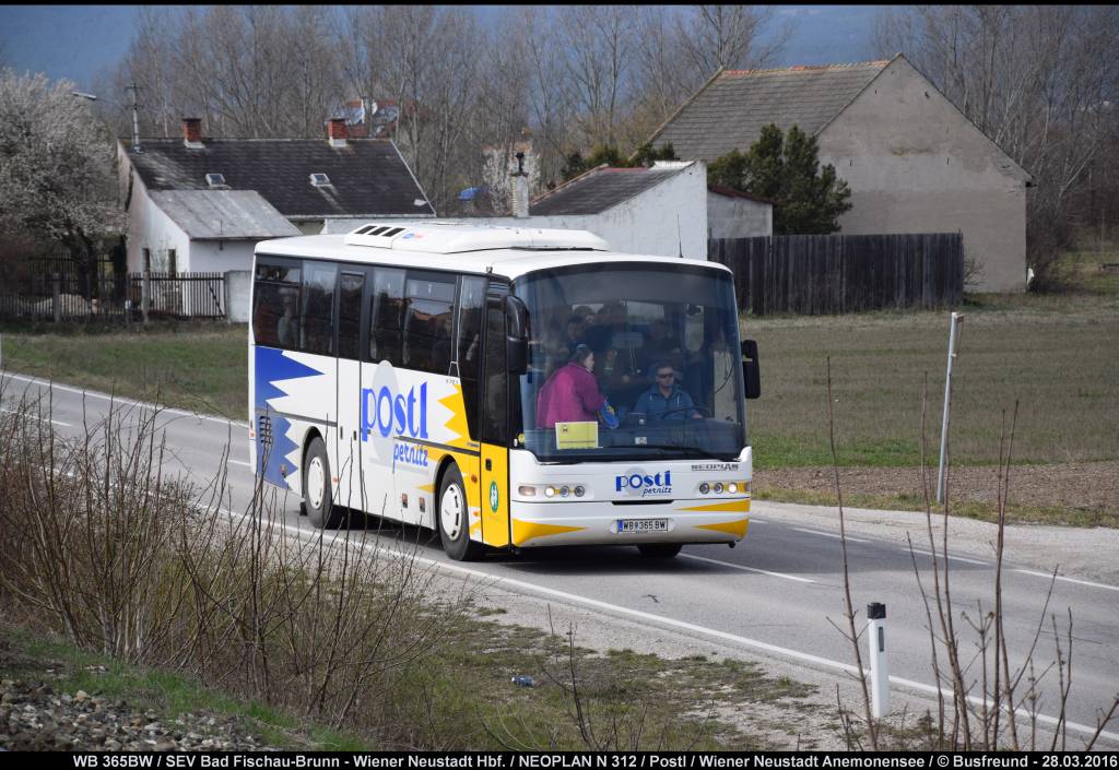 Ein NEOPLAN der Fa. Postl Reisen unterwegs beim SEV im Auftrag der �BB.