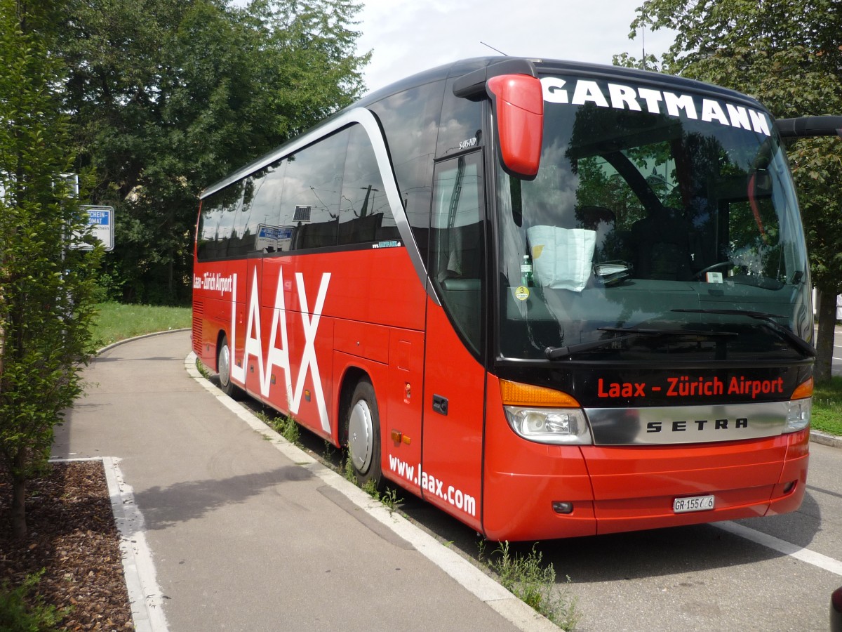 Ein Setra S 415 HD aus Z�rich /CH. in Sindelfingen beim Bahnhof