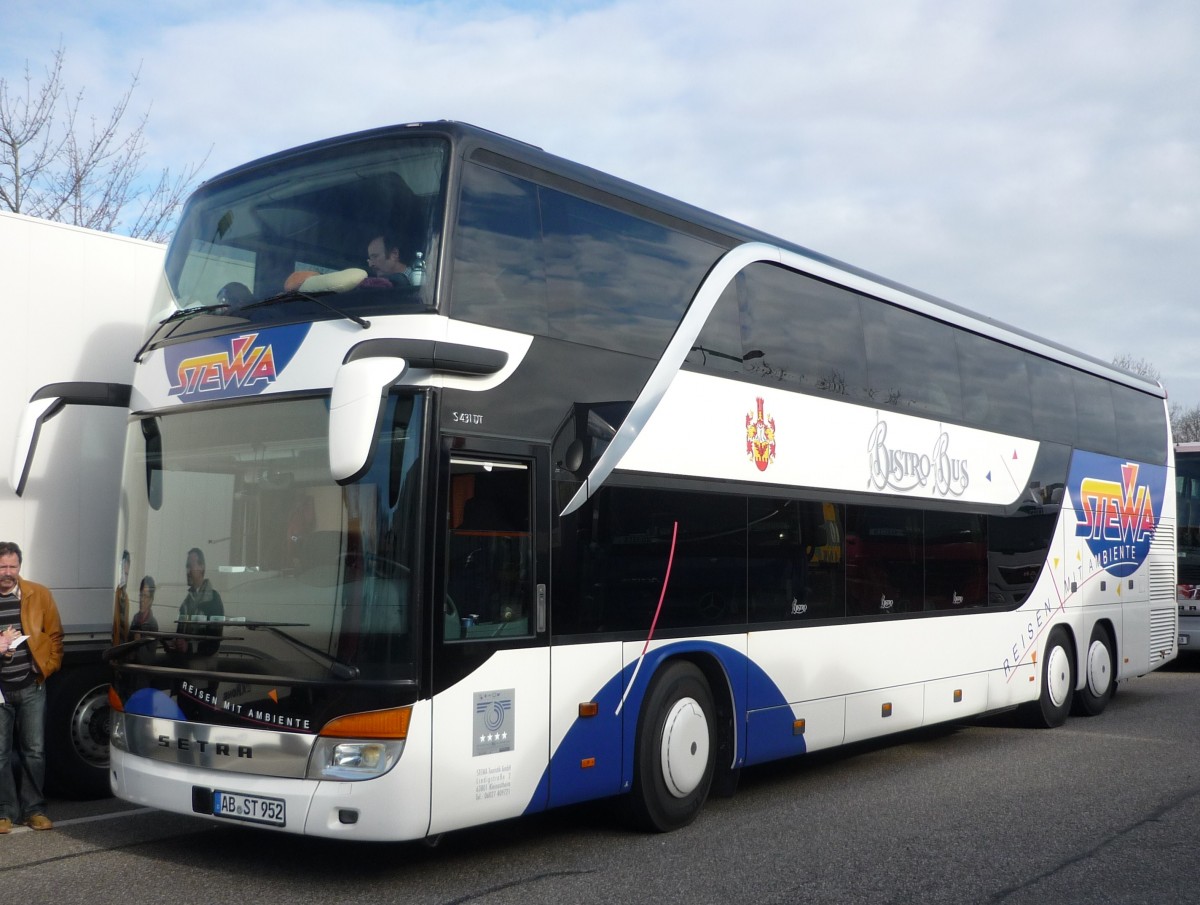 Ein Setra S 431 DT der Fa, Stewi auf dem Parkplatz der Rastst�tte Baden-Baden